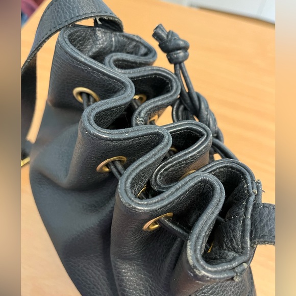 Saddle River Black Leather Drawstring Bucket Handbag Purse Crossbody - Picture 6 of 14